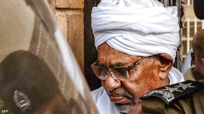 أين البشير؟.. سؤال يشغل بال السودانيين مع استمرار القتال